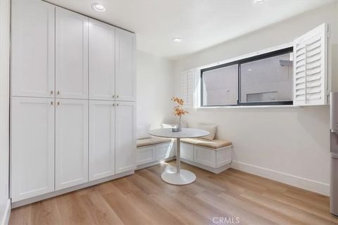 Tiny photo for 15133 Magnolia Blvd #E, Sherman Oaks, CA 91403 (MLS # SR25245303)