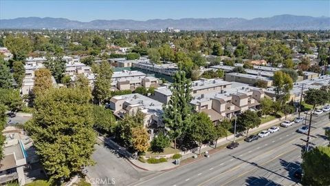 Tiny photo for 15133 Magnolia Blvd #E, Sherman Oaks, CA 91403 (MLS # SR25245303)