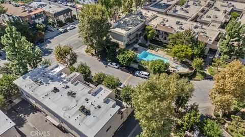 Tiny photo for 15133 Magnolia Blvd #E, Sherman Oaks, CA 91403 (MLS # SR25245303)