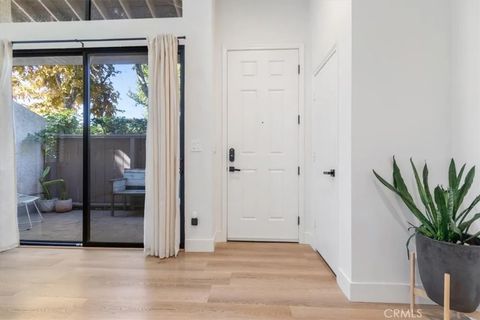 Tiny photo for 15133 Magnolia Blvd #E, Sherman Oaks, CA 91403 (MLS # SR25245303)