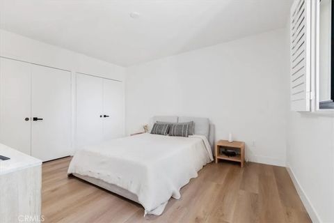 Tiny photo for 15133 Magnolia Blvd #E, Sherman Oaks, CA 91403 (MLS # SR25245303)
