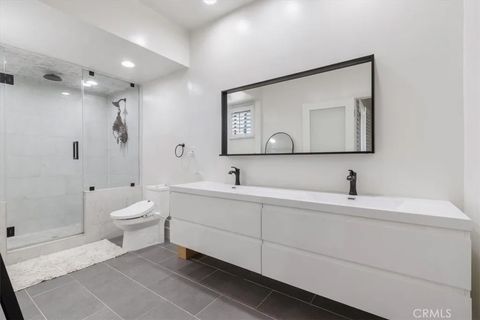 Tiny photo for 15133 Magnolia Blvd #E, Sherman Oaks, CA 91403 (MLS # SR25245303)