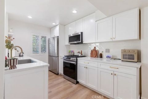 Tiny photo for 15133 Magnolia Blvd #E, Sherman Oaks, CA 91403 (MLS # SR25245303)