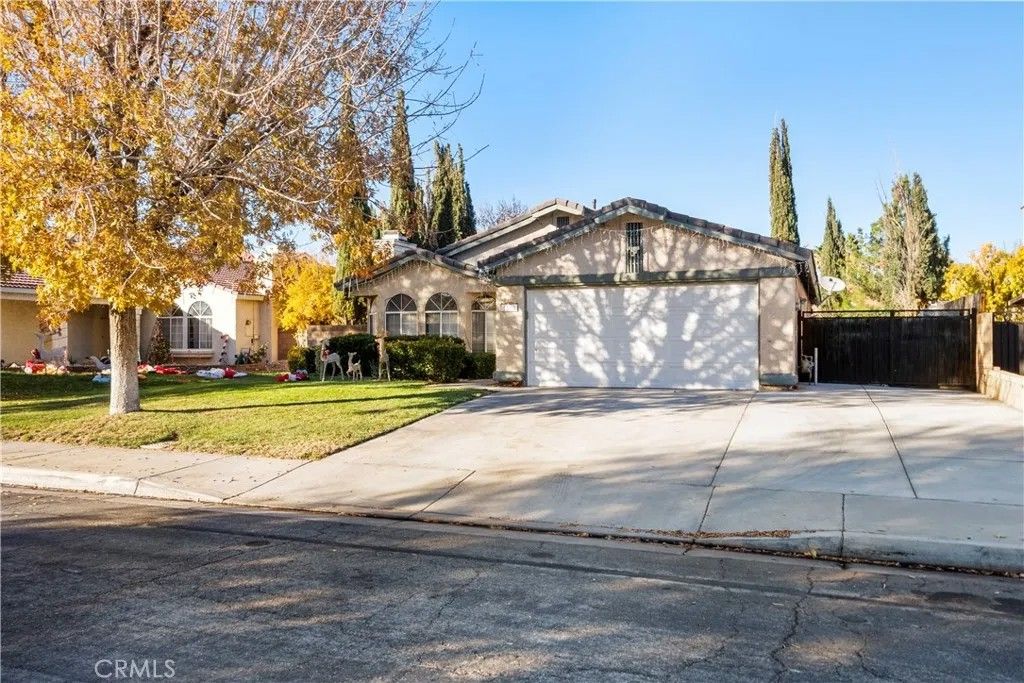 Photo of 1565 Astoria Ave, Lancaster, CA 93535 (MLS # SR25273710)