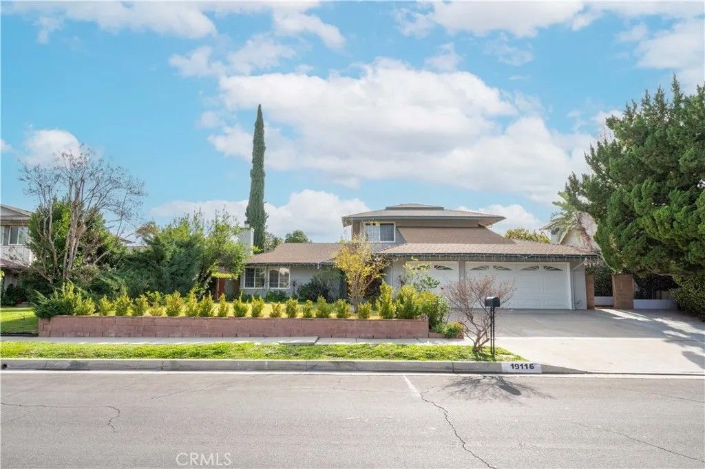 Photo of 19116 Nashville Street, Porter Ranch, CA 91326 (MLS # SR25282112)