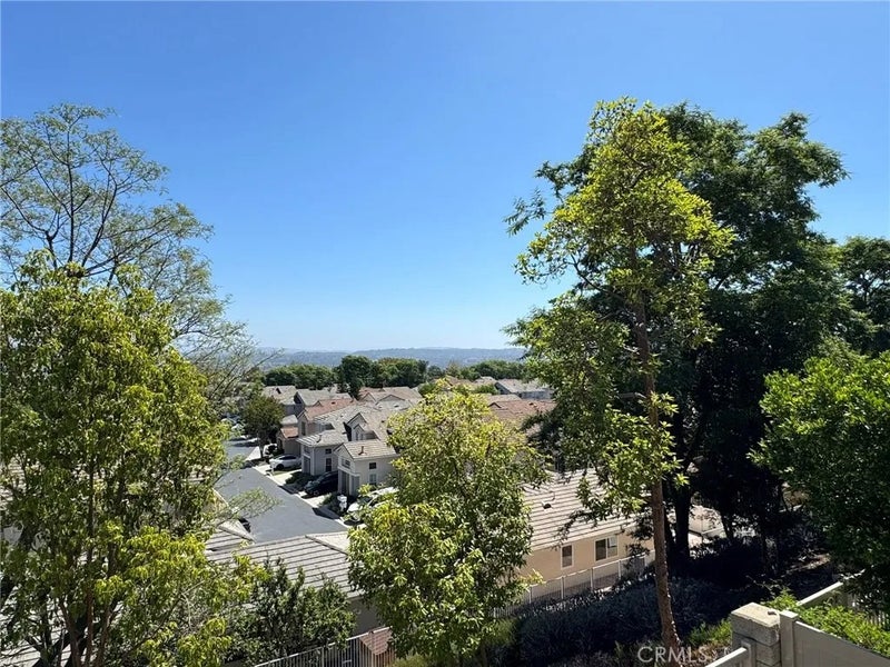 16 Torres Pointe