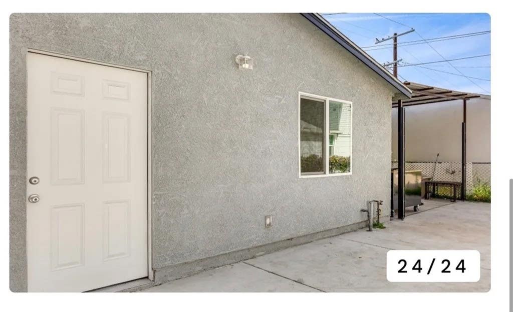 Photo of 1816 W 22nd, Los Angeles, CA 90018 (MLS # SR26110992)