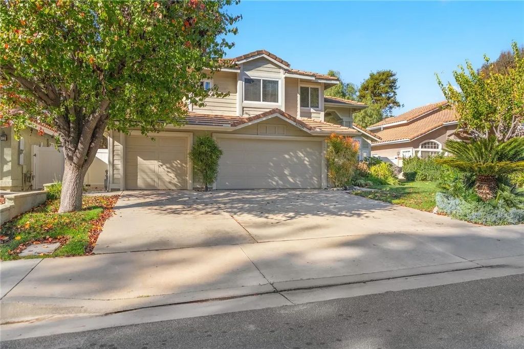 Photo of 40609 Symeron Way, Murrieta, CA 92562 (MLS # SW26003017)