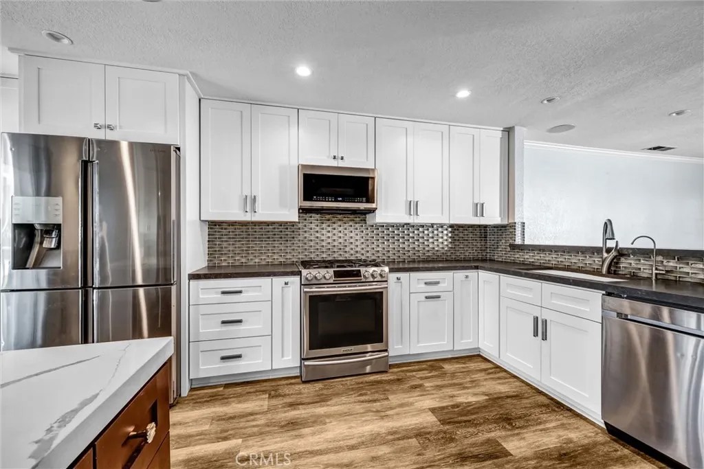 25594 Paseo La Cresta