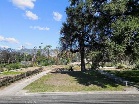 Photo of 215 E Calaveras St, Altadena, CA 91001 (MLS # DW25279715)