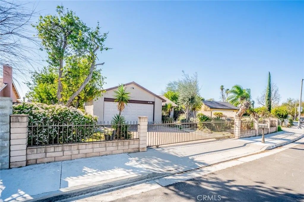 Photo of 4194 Columbia Avenue, Riverside, CA 92501 (MLS # IG26007053)