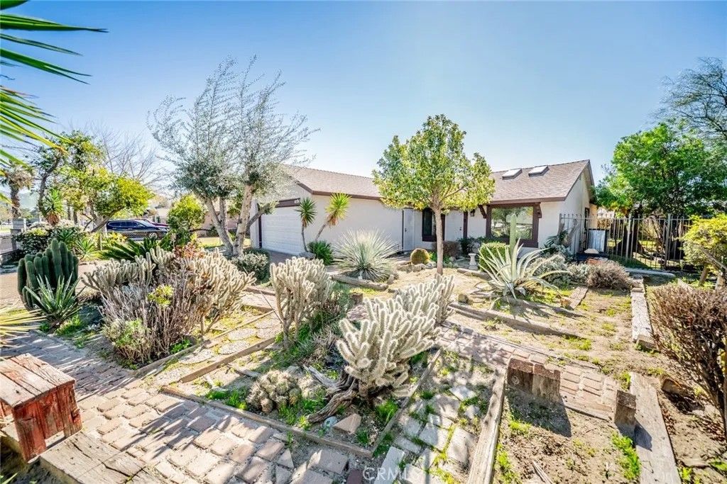 Photo of 4194 Columbia Avenue, Riverside, CA 92501 (MLS # IG26007053)