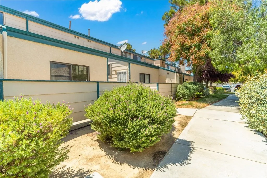 44550 15th Street East 8