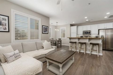 Photo of 31207 Strawberry Tree Ln, Temecula, CA 92592 (MLS # SW26059262)