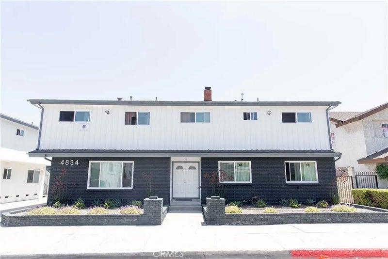 4834 W 118th Place