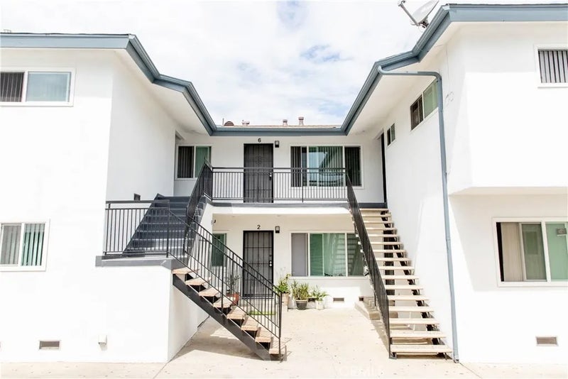 4834 W 118th Place