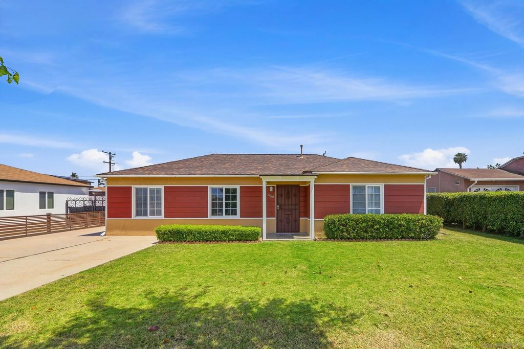 Photo of 669 Oaklawn Ave, Chula Vista, CA 91910 (MLS # 260009557)