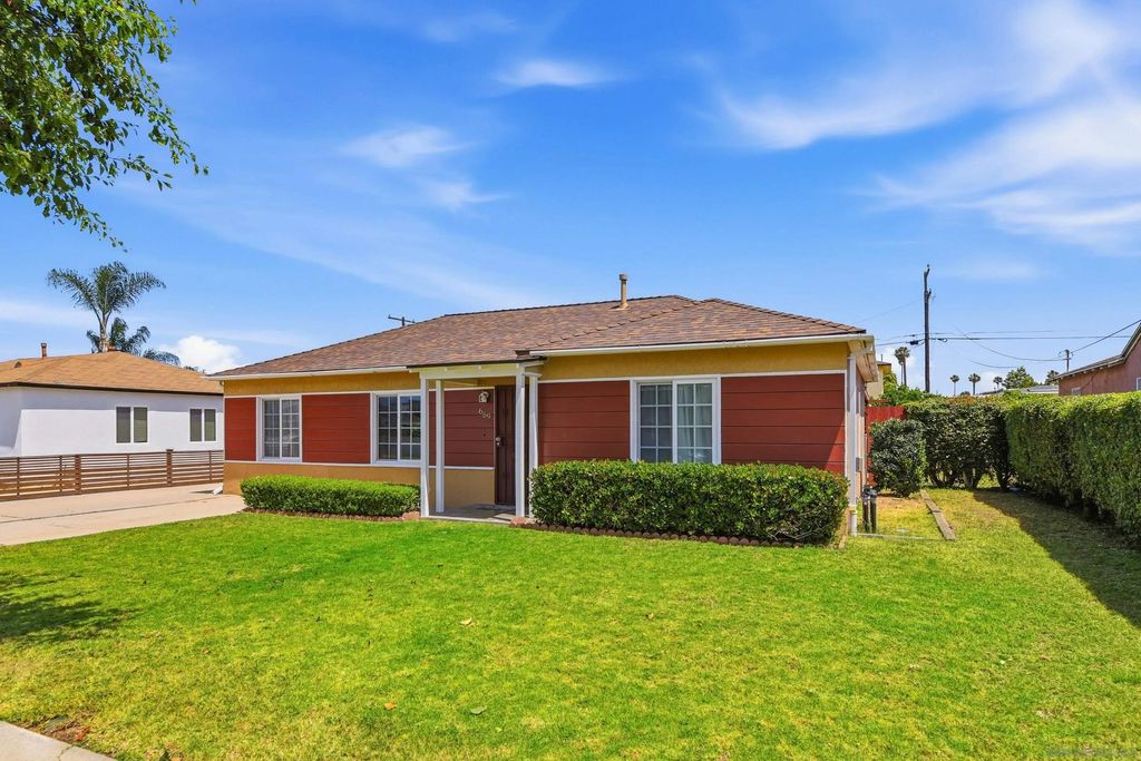 Photo of 669 Oaklawn Ave, Chula Vista, CA 91910 (MLS # 260009557)