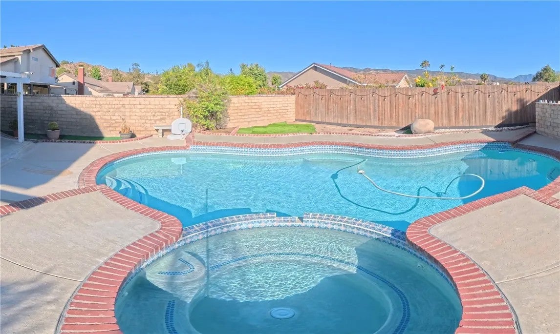 14806 Begonias Lane