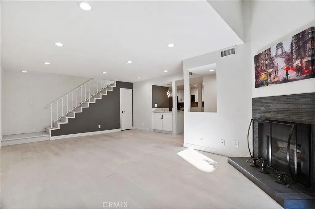 Photo of 21620 Burbank Blvd #20, Woodland Hills, CA 91367 (MLS # SR26061102)