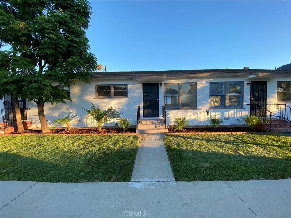 Photo of 257 W 17th Street, San Pedro, CA 90015 (MLS # DW26165107)