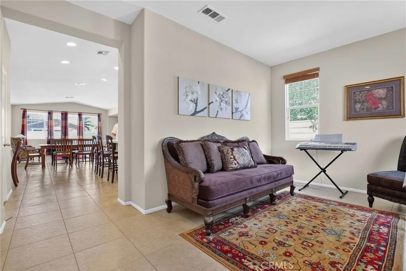 5821 Kingsbury