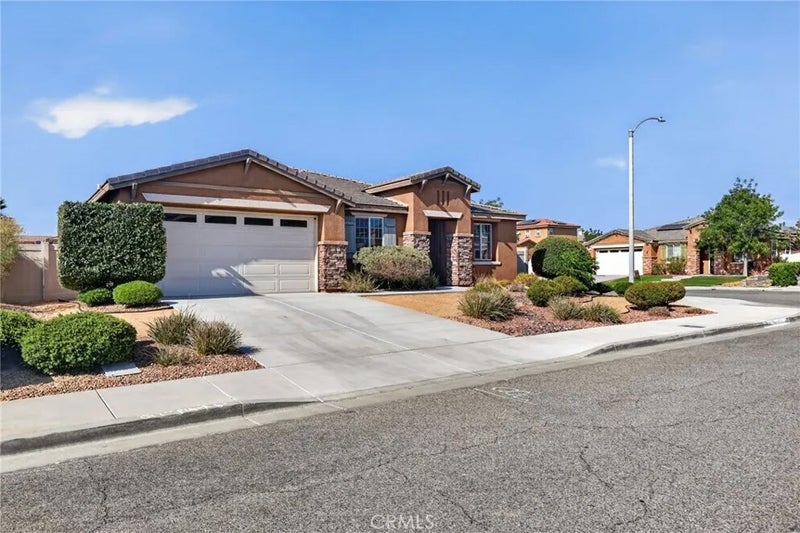 5821 Kingsbury