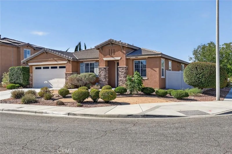 5821 Kingsbury