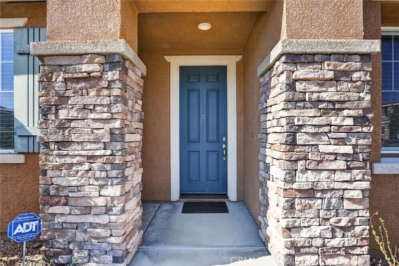 5821 Kingsbury