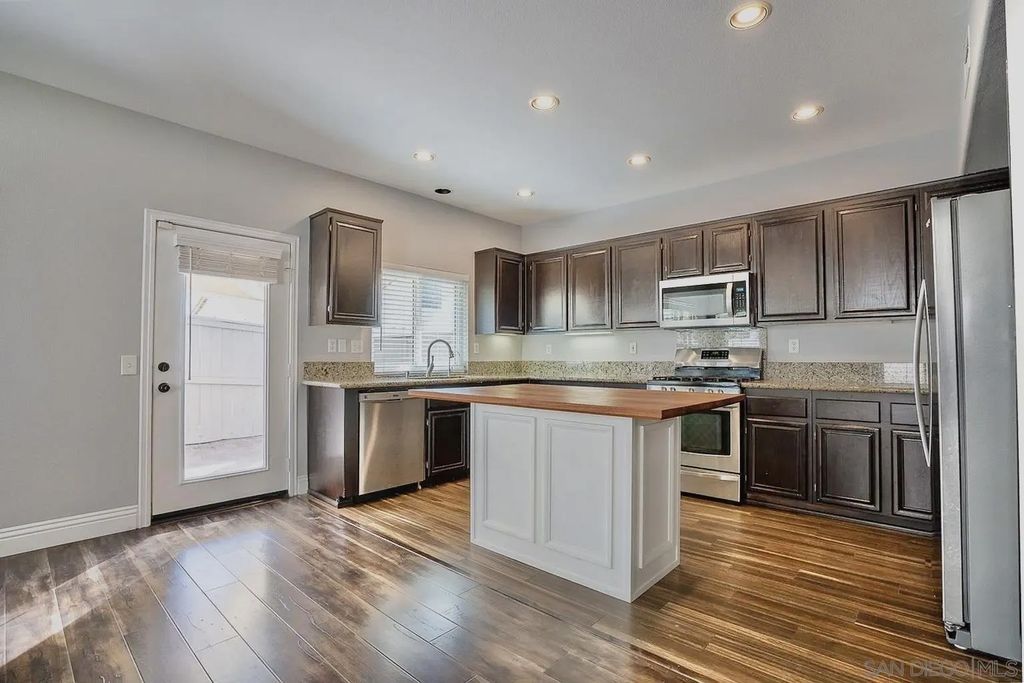Photo of 1518 Piedmont St, Chula Vista, CA 91913 (MLS # 250040371)