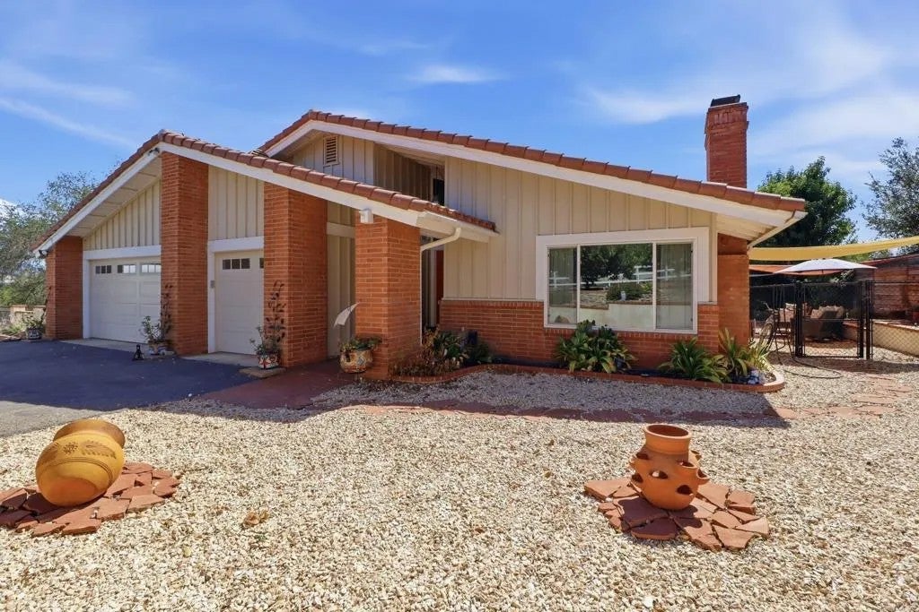 Photo of 338 Vista del Indio, Fallbrook, CA 92028 (MLS # NDP2609234)