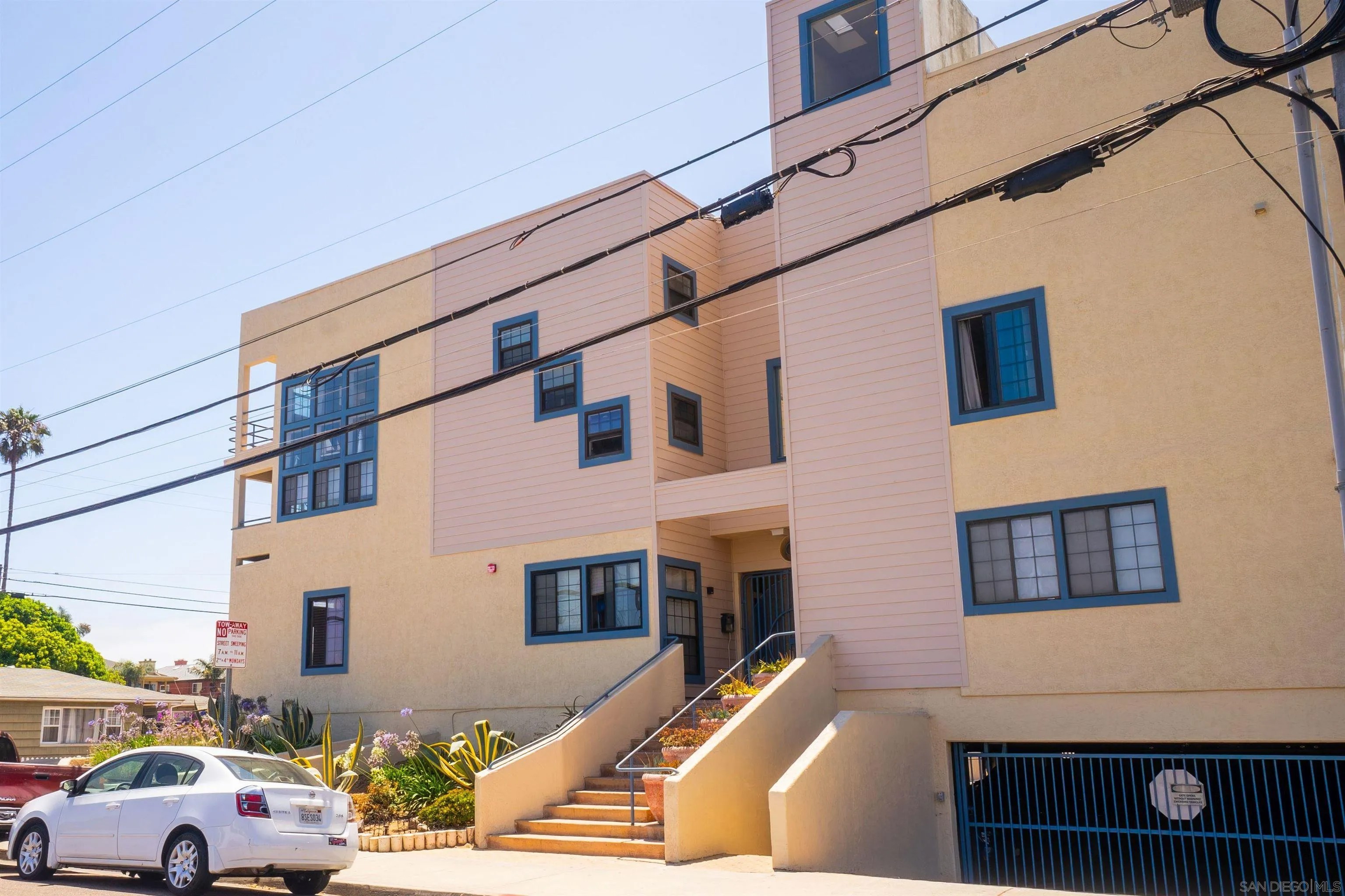 270 Dahlia Ave 5