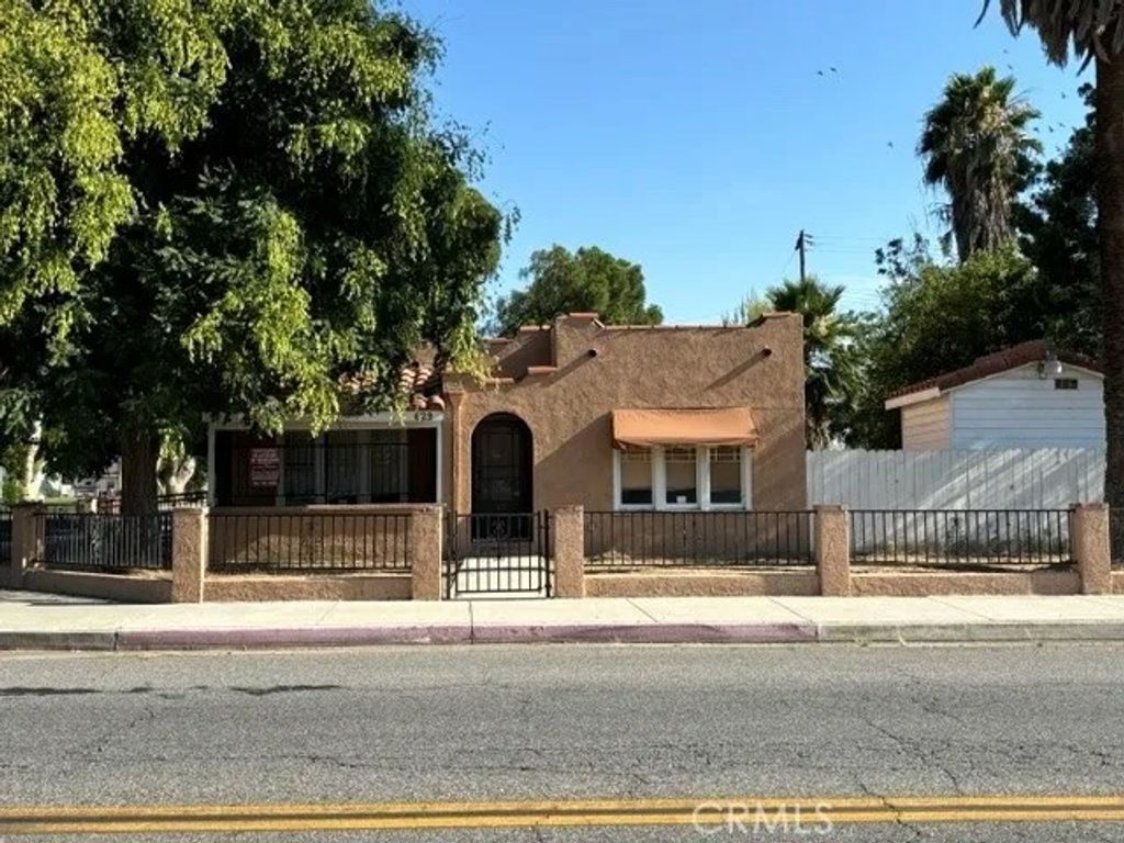 Photo of 629 E Latham Avenue, Hemet, CA 92543 (MLS # SW26110578)