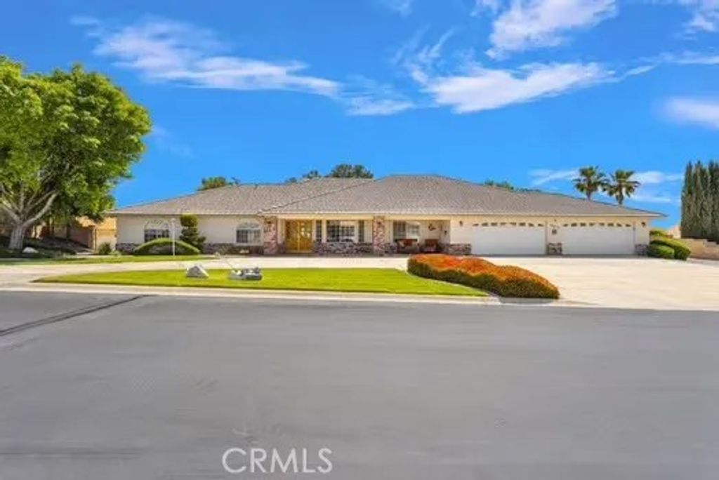 Photo of 19875 Eyota Road, Apple Valley, CA 92308 (MLS # CV26085022)