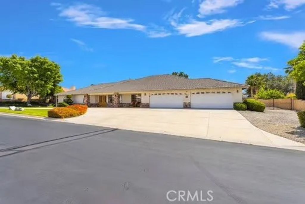 Photo of 19875 Eyota Road, Apple Valley, CA 92308 (MLS # CV26085022)