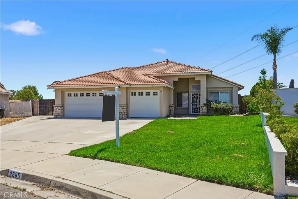 2885 W Calle Vista