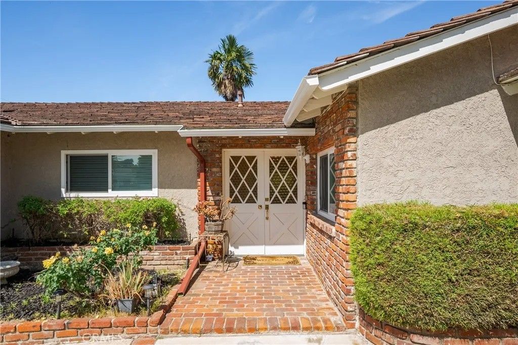 Photo of 525 S Darwood Avenue, San Dimas, CA 91773 (MLS # CV26059084)