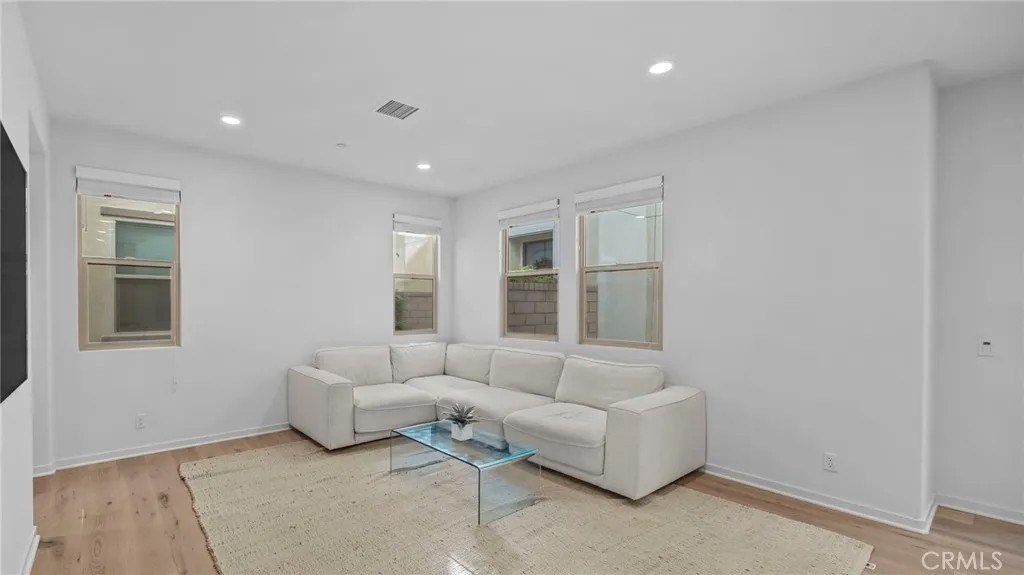 16122 Meadowhouse Avenue