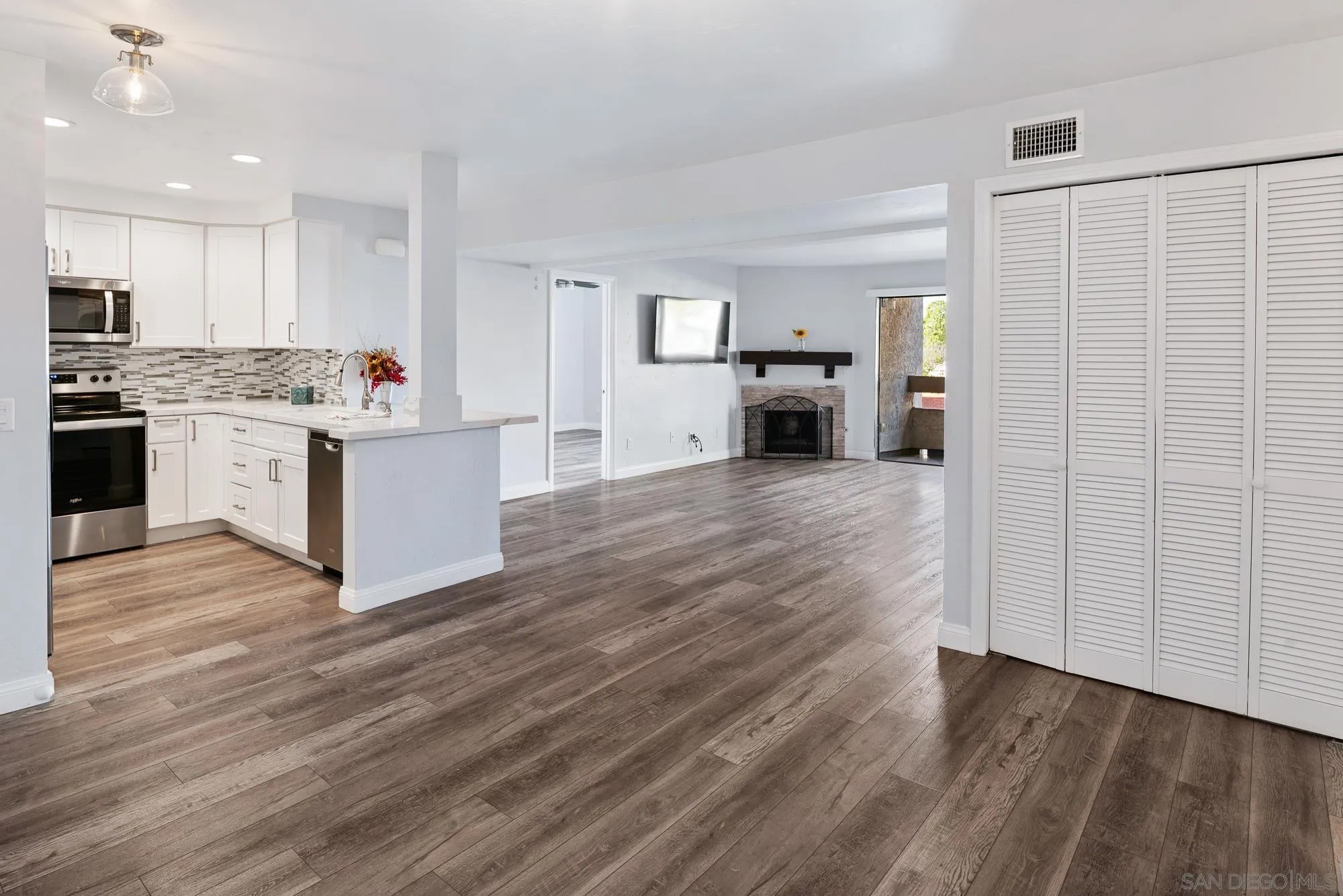 6877 Caminito Mundo 46