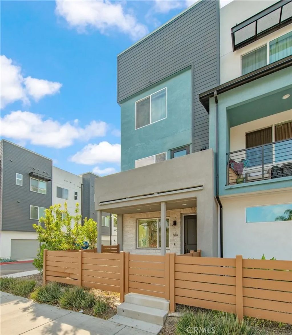 Photo of 824 s harbor Blvd, Santa Ana, CA 92704 (MLS # OC26095368)