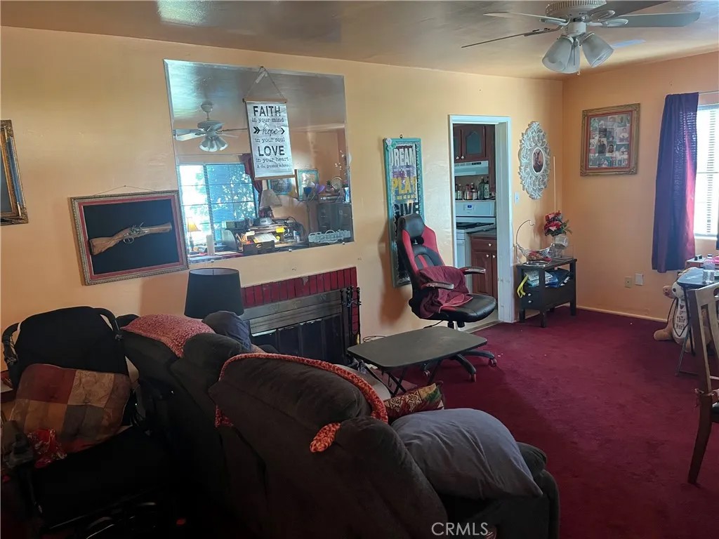 1233 W Lynwood