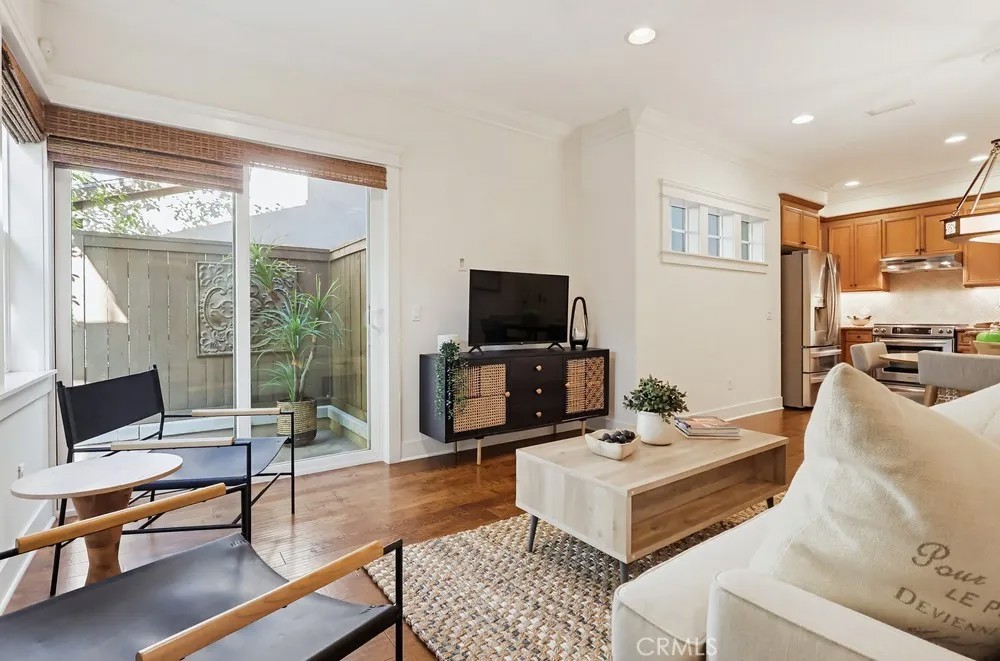 118 E Sierra Madre