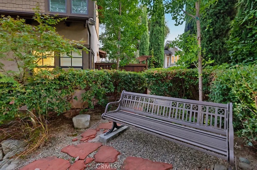 118 E Sierra Madre