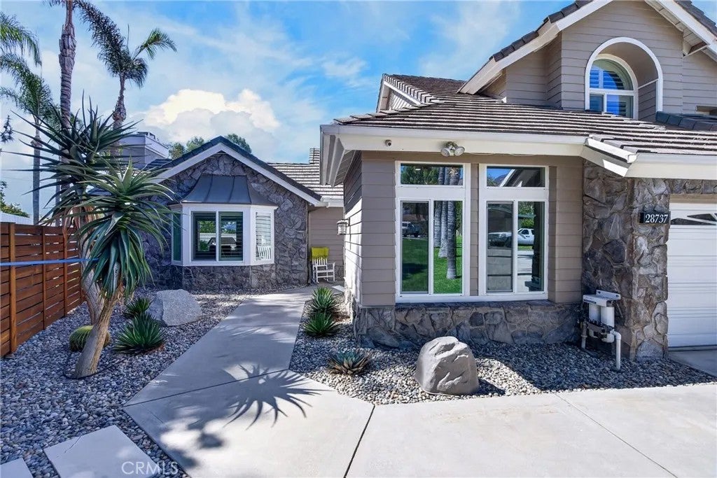 28737 Live Oak