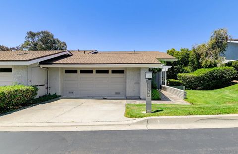 Photo of 5552 Caminito Herminia, La Jolla, CA 92037 (MLS # 260012265)