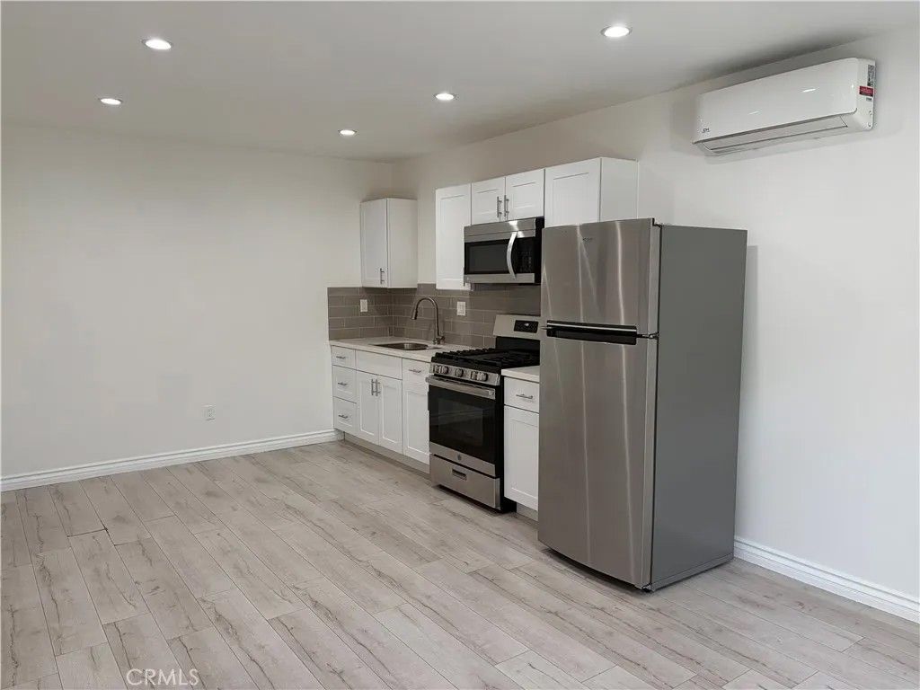 Photo of 22809 Gault Street, West Hills, CA 91307 (MLS # SR25278804)