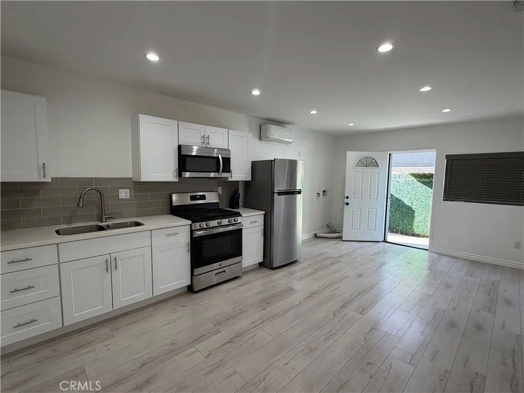 Photo of 22809 Gault Street, West Hills, CA 91307 (MLS # SR25278804)