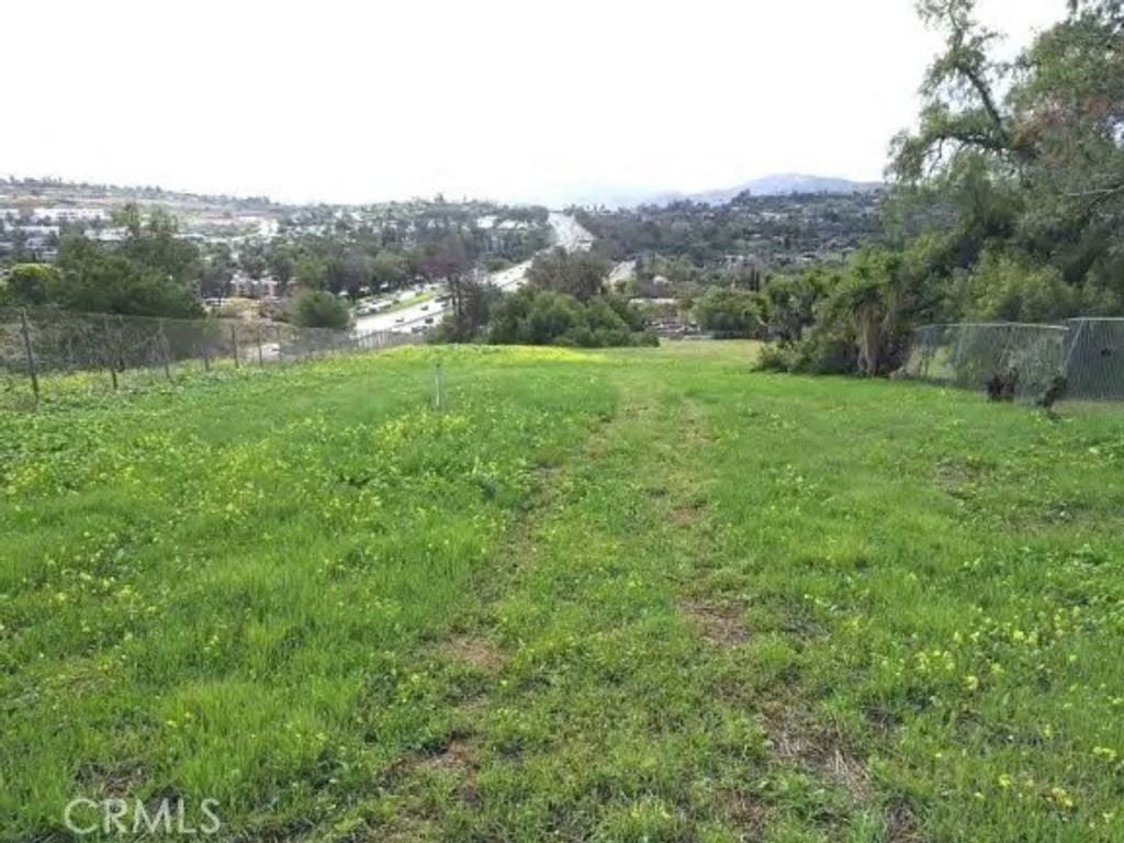 Photo of 538 Plumosa Ave, Vista, CA 92081 (MLS # GD25120984)
