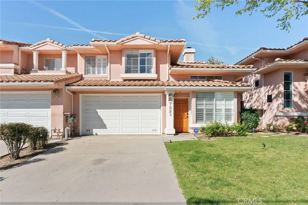 Photo of 7321 Vassar Ave, Canoga Park, CA 91303 (MLS # SR26055641)