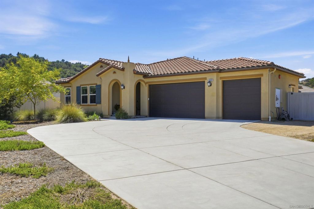 Photo of 13509 Corral Ct, Valley Center, CA 92082 (MLS # 260008550)